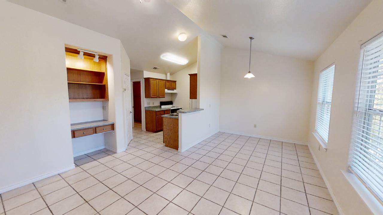 412 Burleson St #121 Property Photo 3