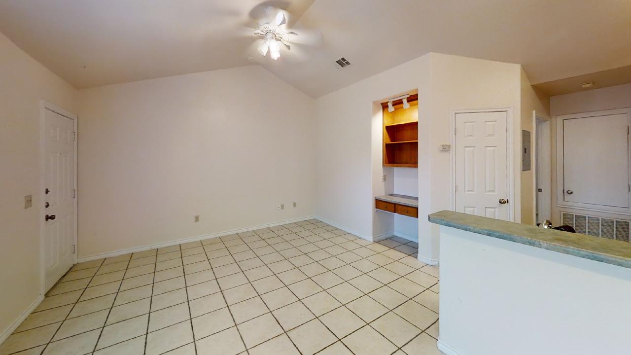 412 Burleson St #121 Property Photo 4