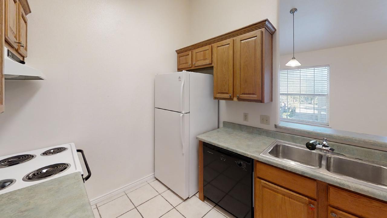 412 Burleson St #121 Property Photo 6