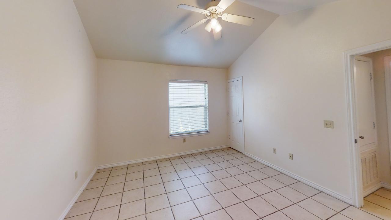412 Burleson St #121 Property Photo 7