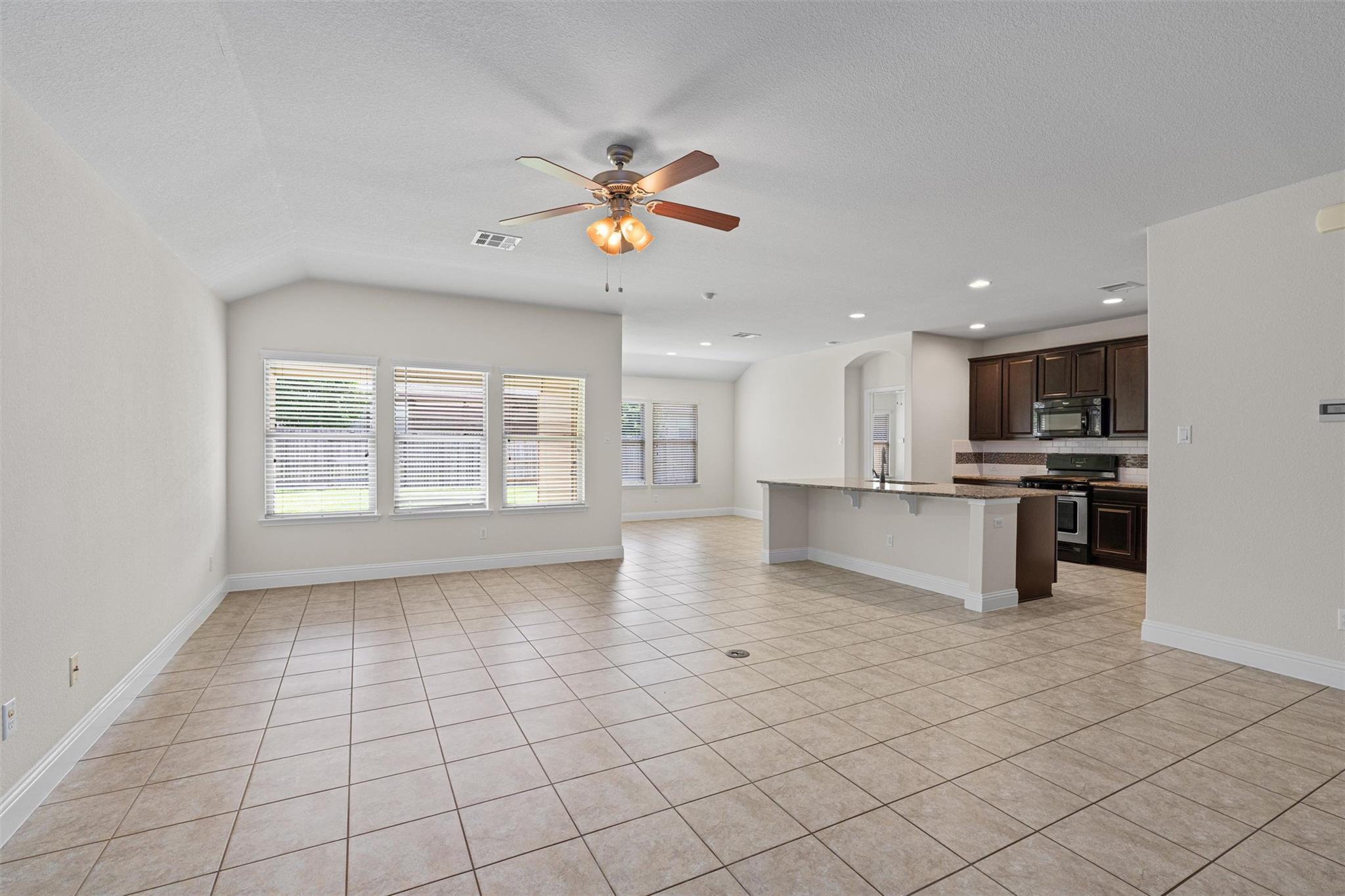3021 Angelina Ct Property Photo 8