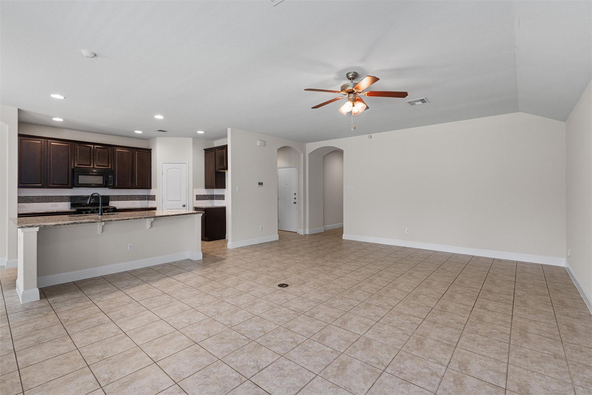 3021 Angelina Ct Property Photo 9