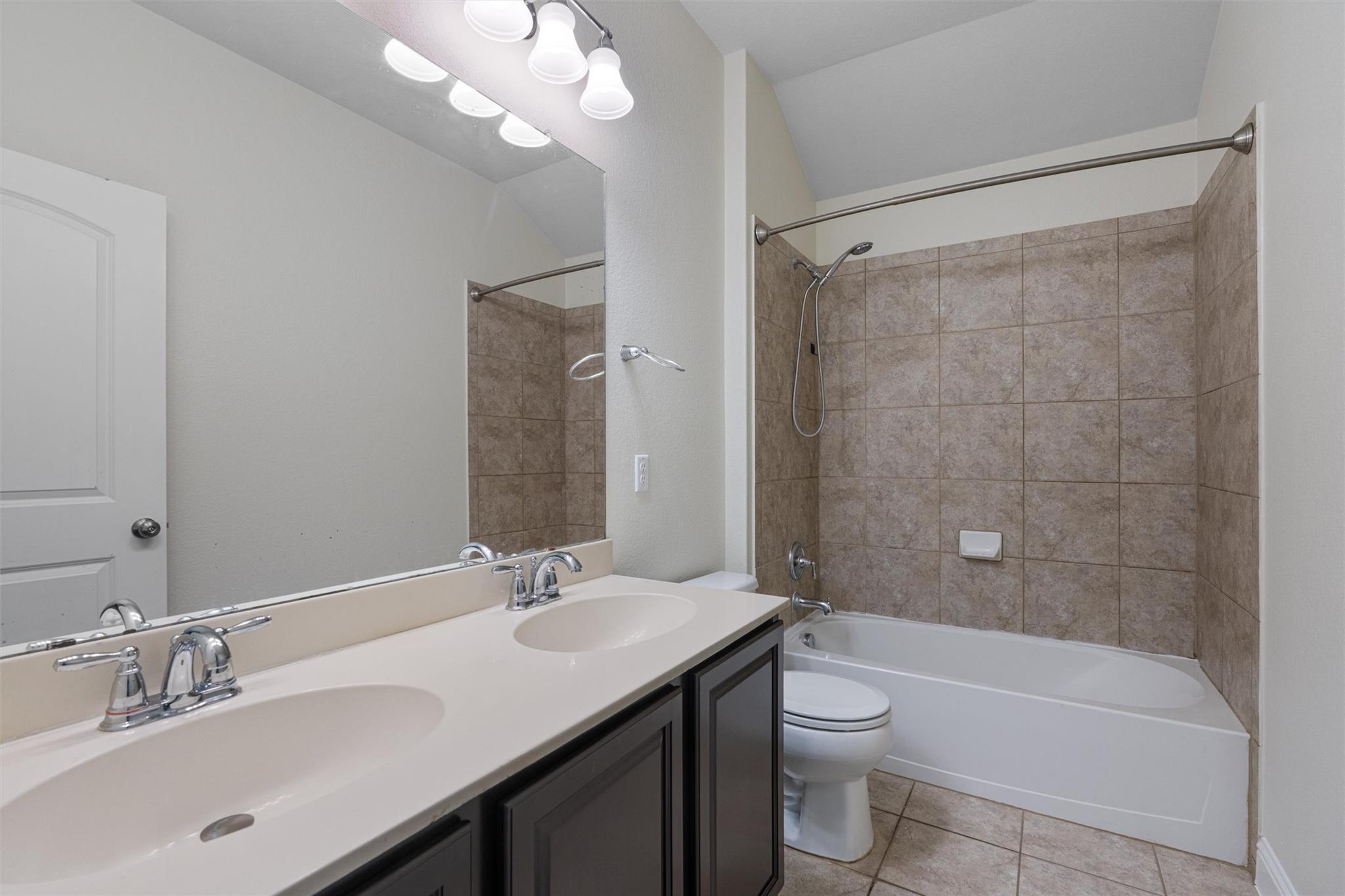 3021 Angelina Ct Property Photo 26