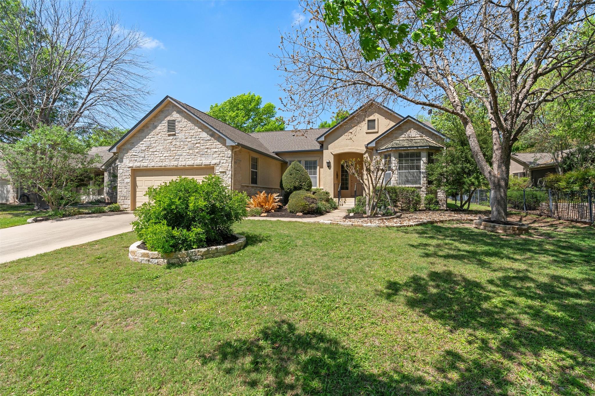 110 Persimmon Ln Property Photo 1