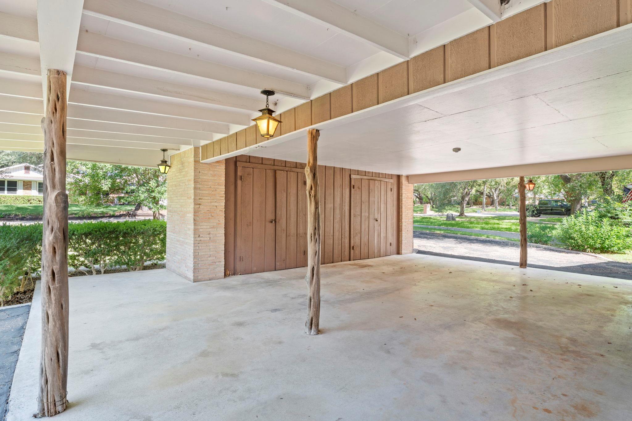 3101 El Camino Dr Property Photo 3