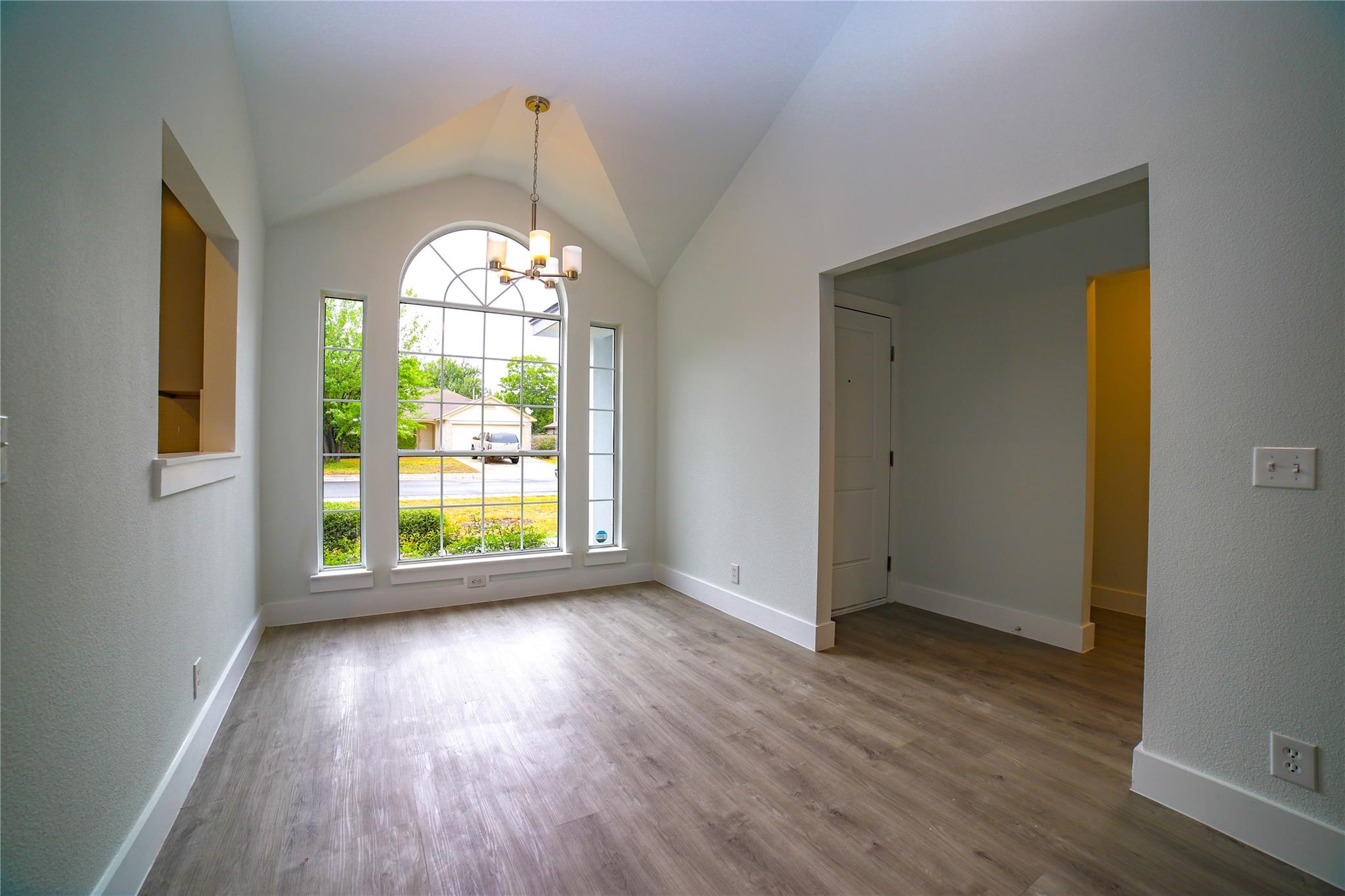 131 Stephen Ct Property Photo 3