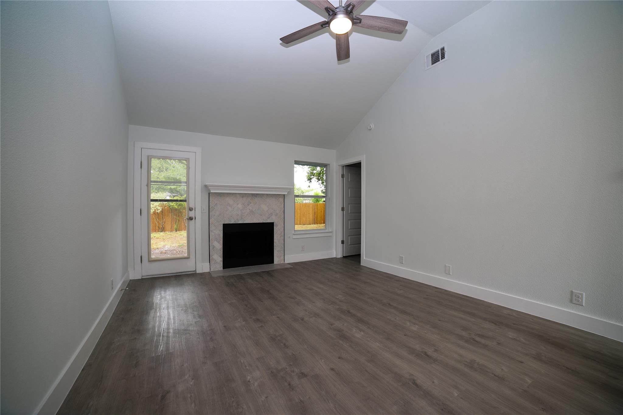 131 Stephen Ct Property Photo 4