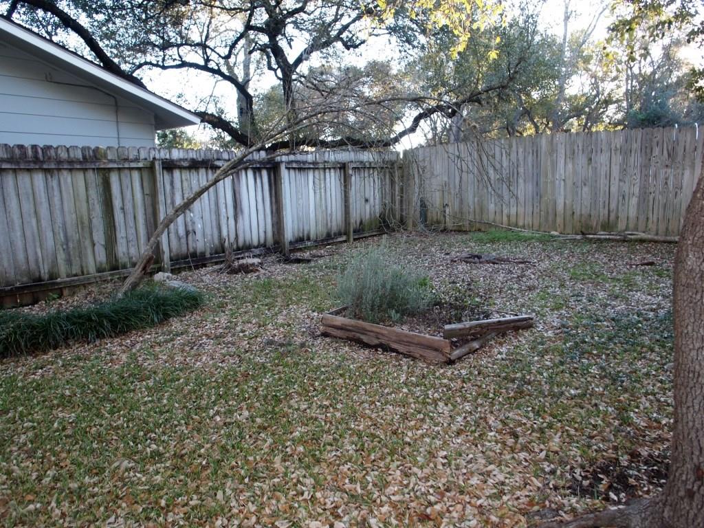 7101 Twisted Oaks Dr Property Photo 9