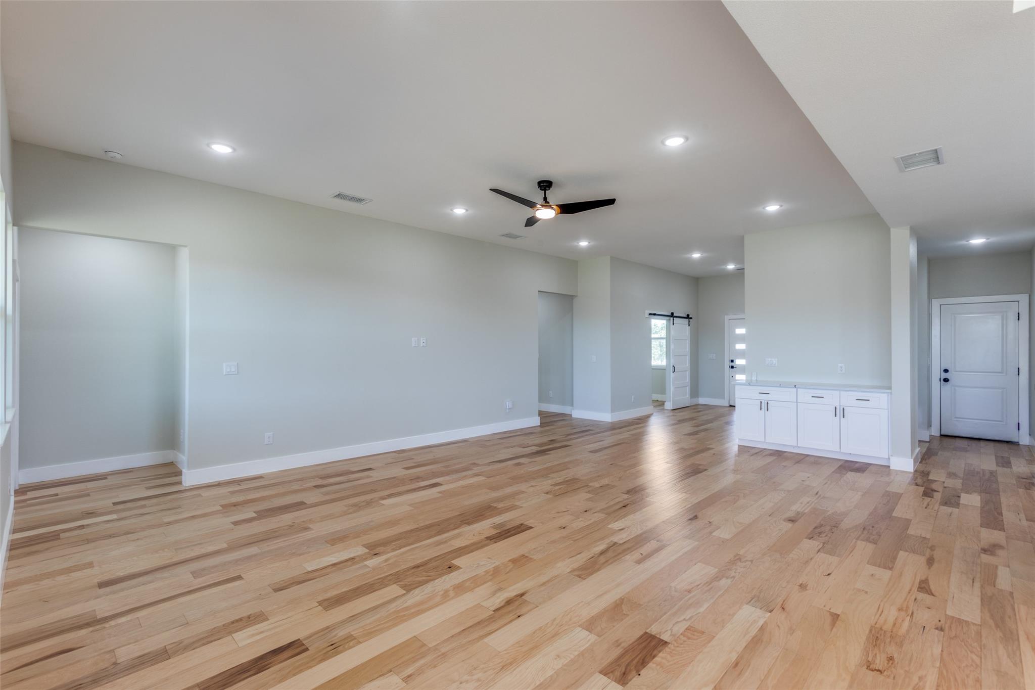 207 Twin Creeks Cir Property Photo 5