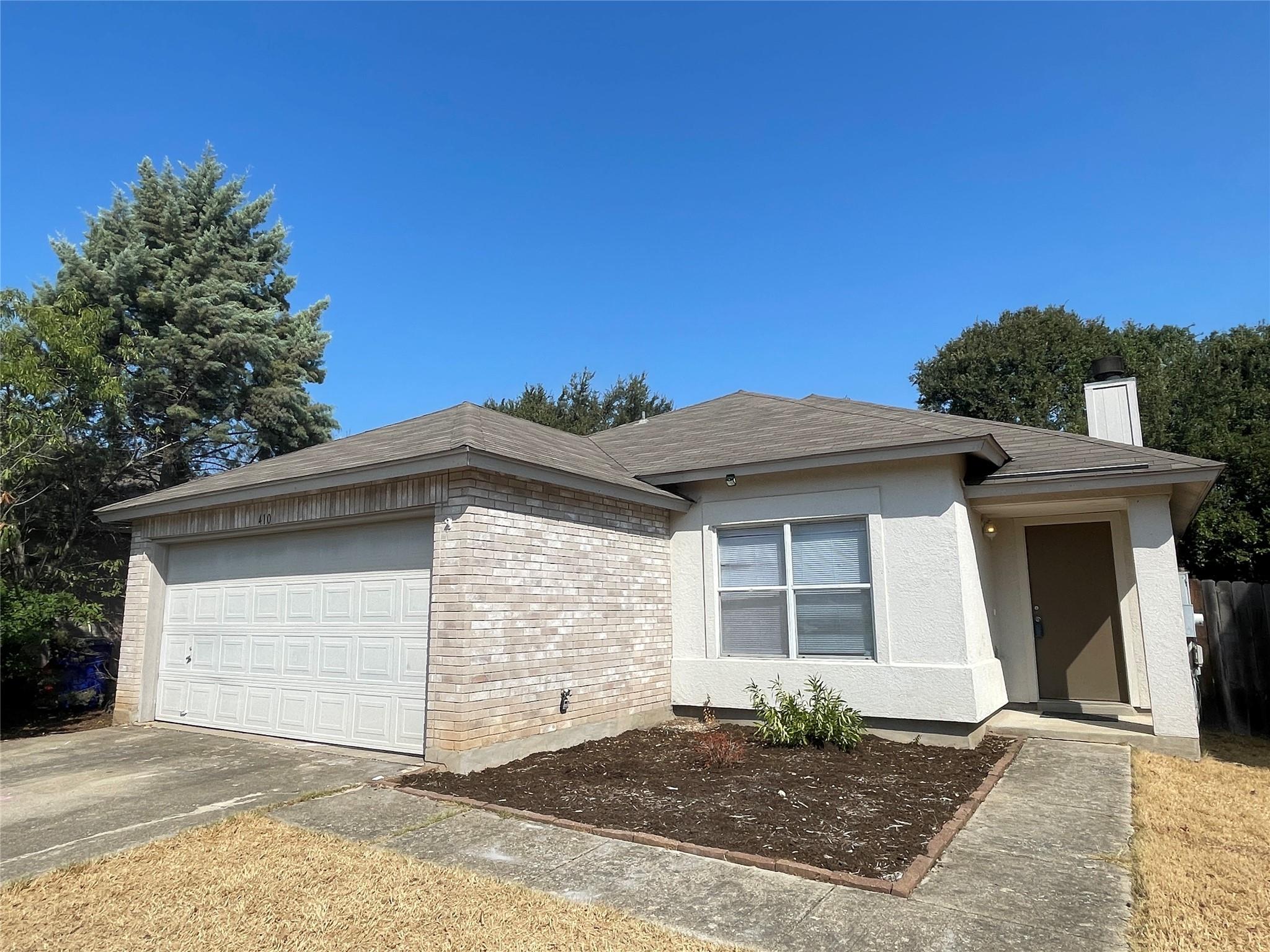 410 Woodford Dr Property Photo