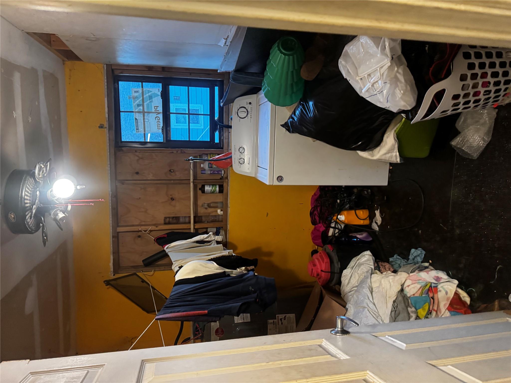 408 Sabine St Property Photo 4