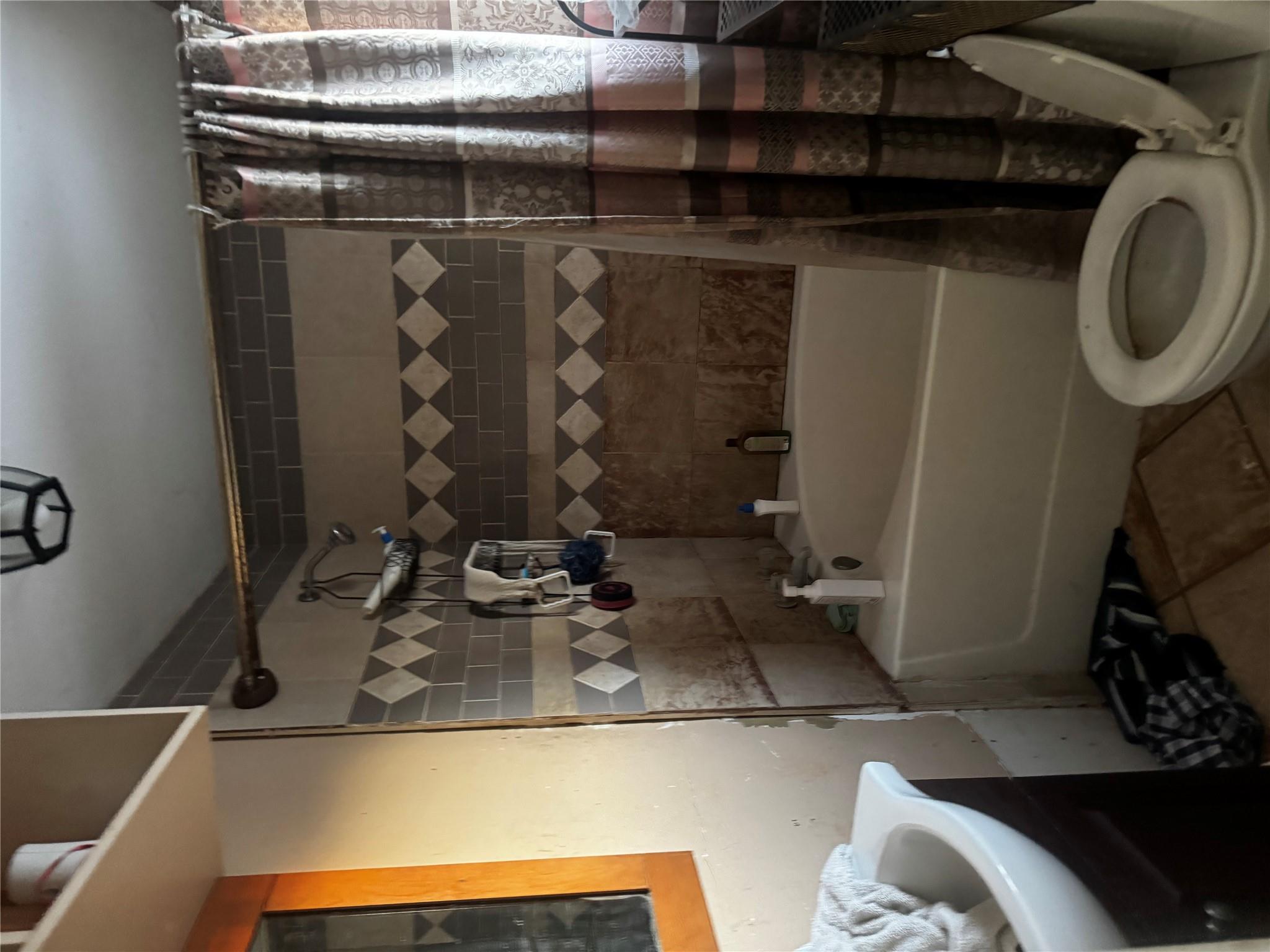 408 Sabine St Property Photo 7