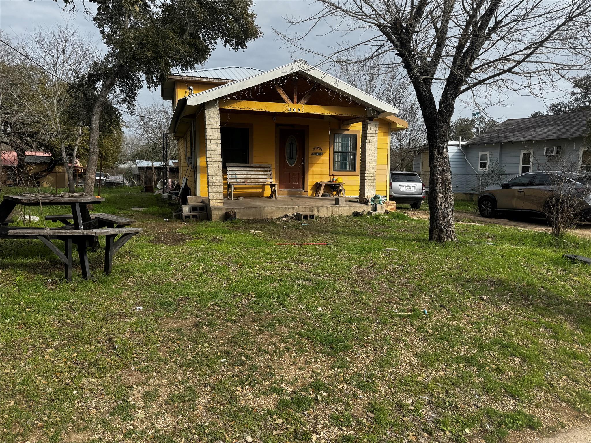 408 Sabine St Property Photo 12