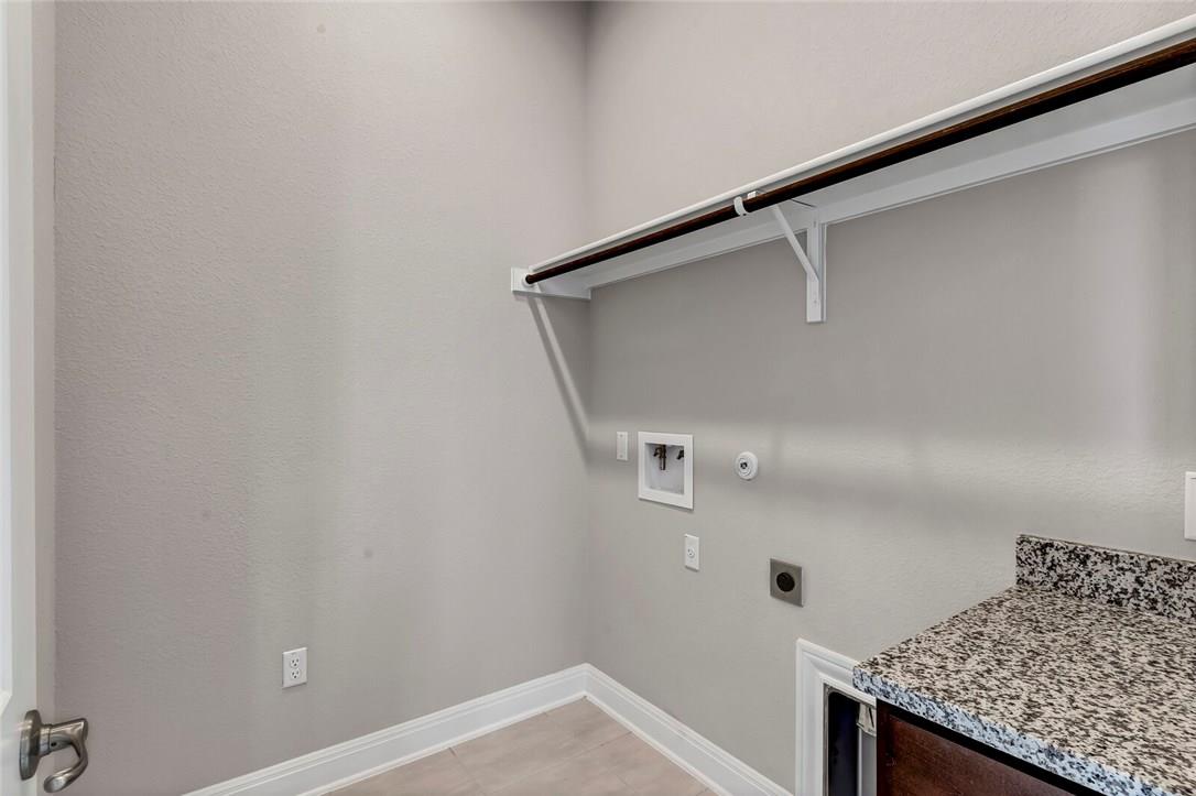 3901 Tavarez St Property Photo 5