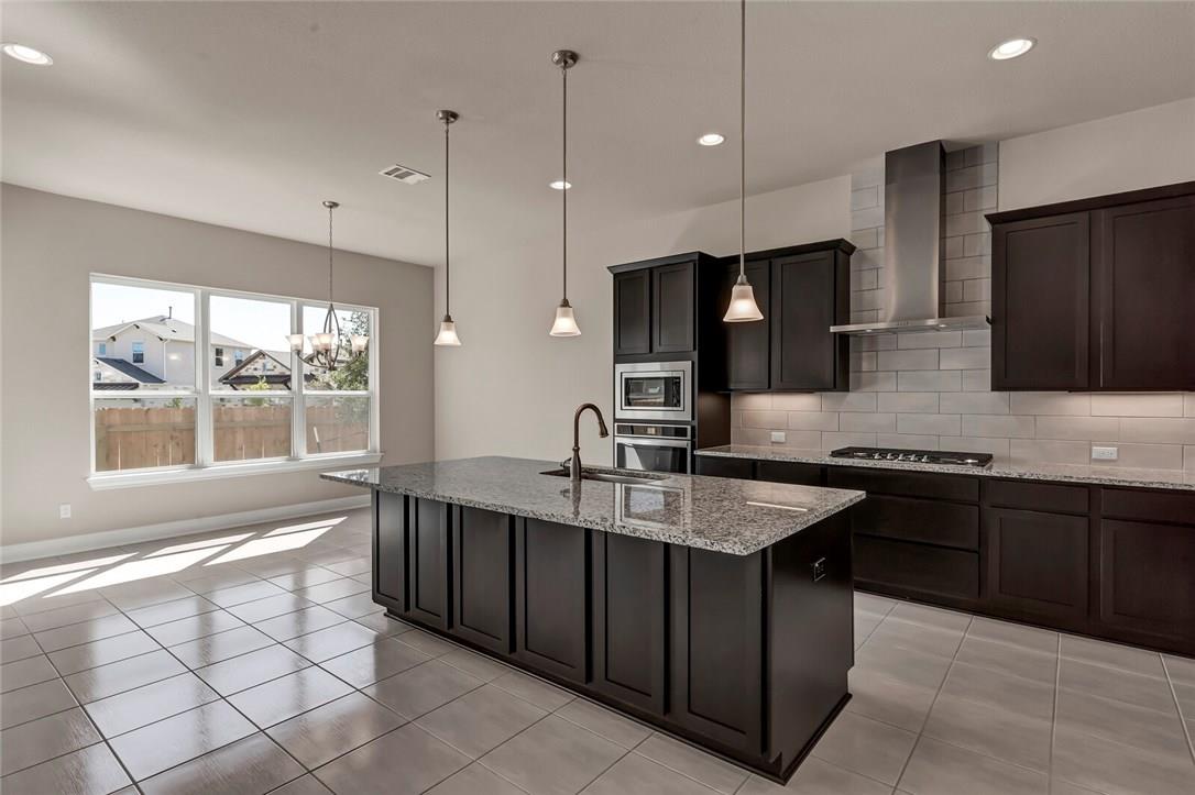 3901 Tavarez St Property Photo 6