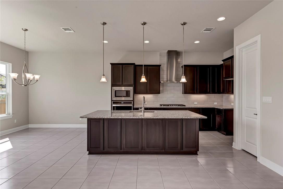 3901 Tavarez St Property Photo 7