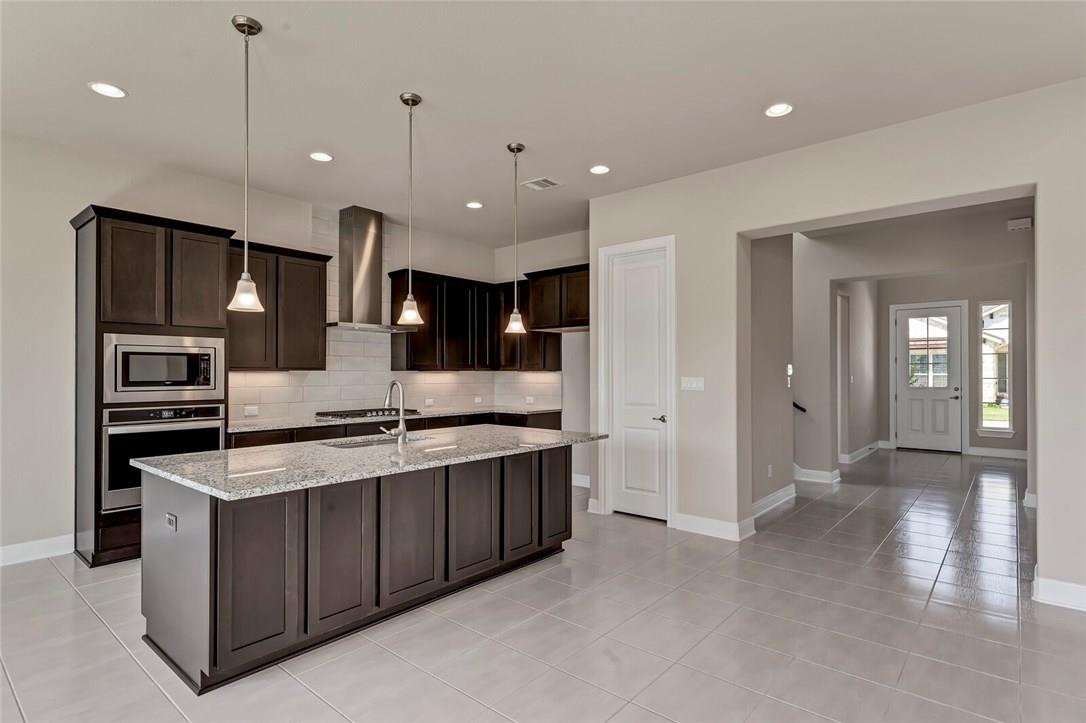 3901 Tavarez St Property Photo 8