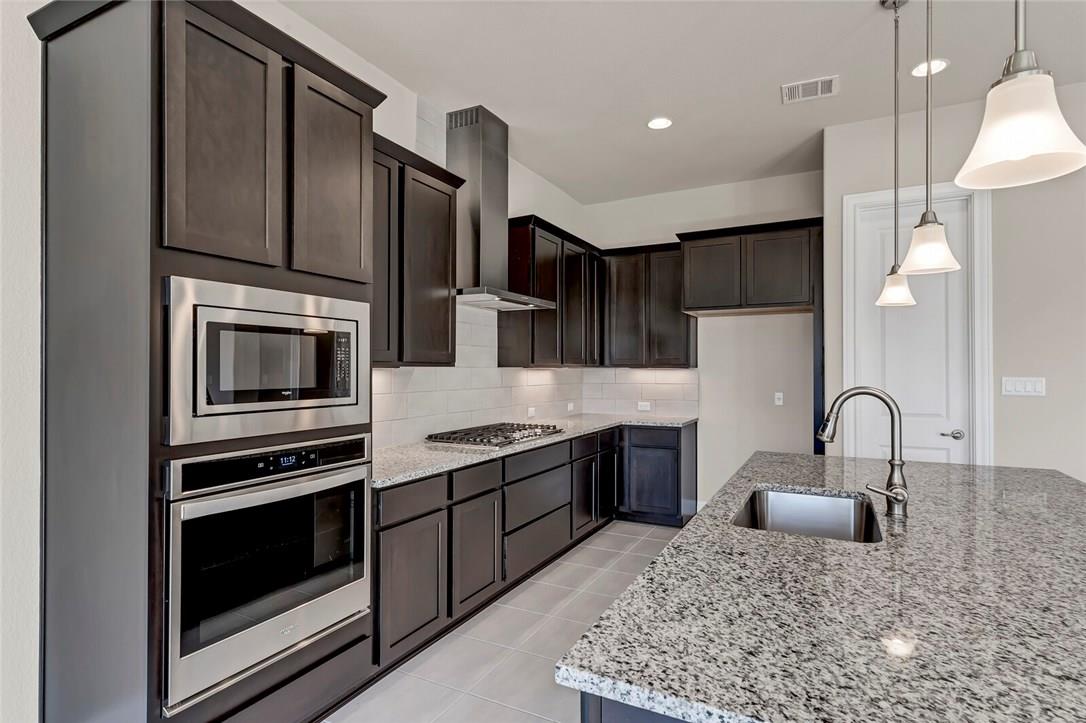 3901 Tavarez St Property Photo 9