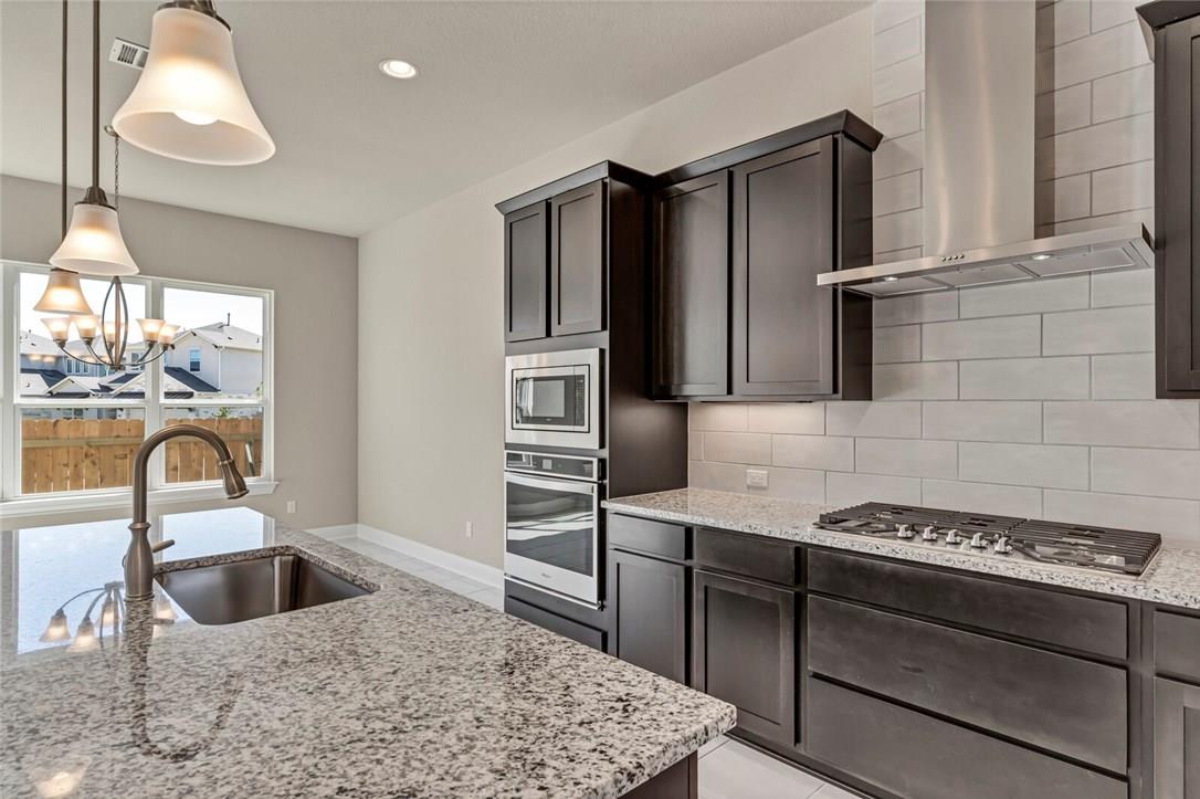 3901 Tavarez St Property Photo 10