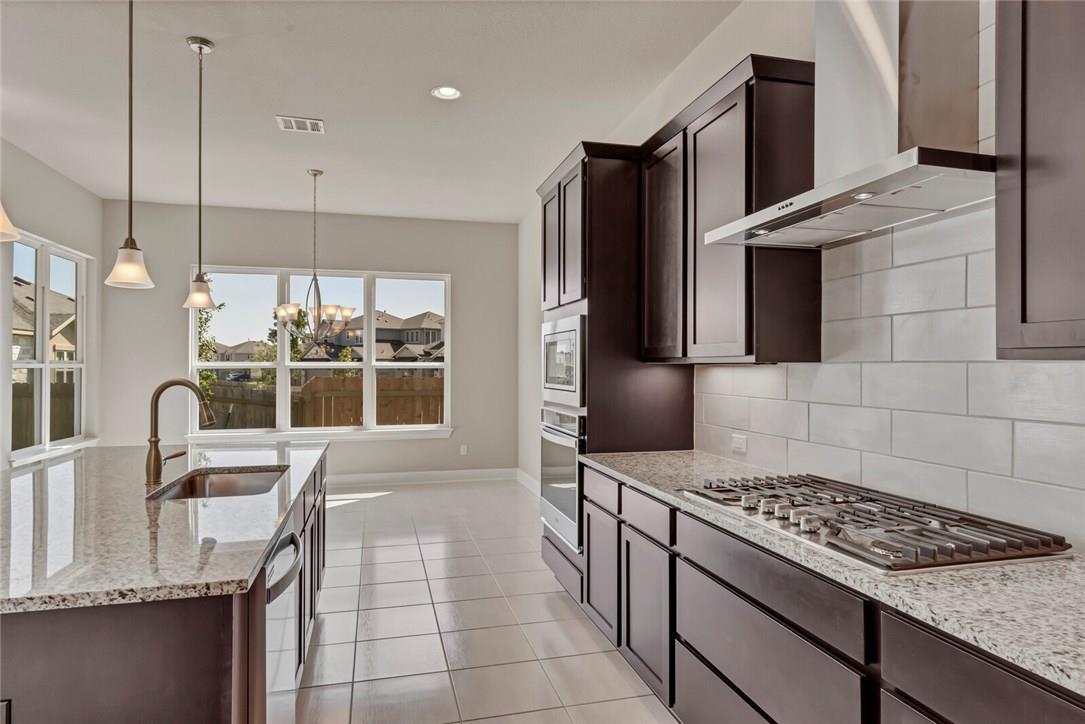 3901 Tavarez St Property Photo 11