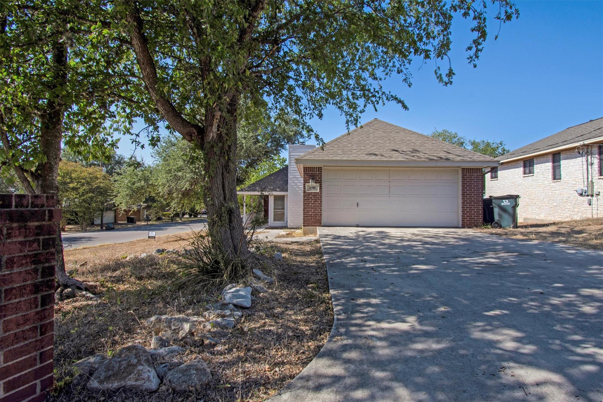 2016 Castle Gate Cir Property Photo 1