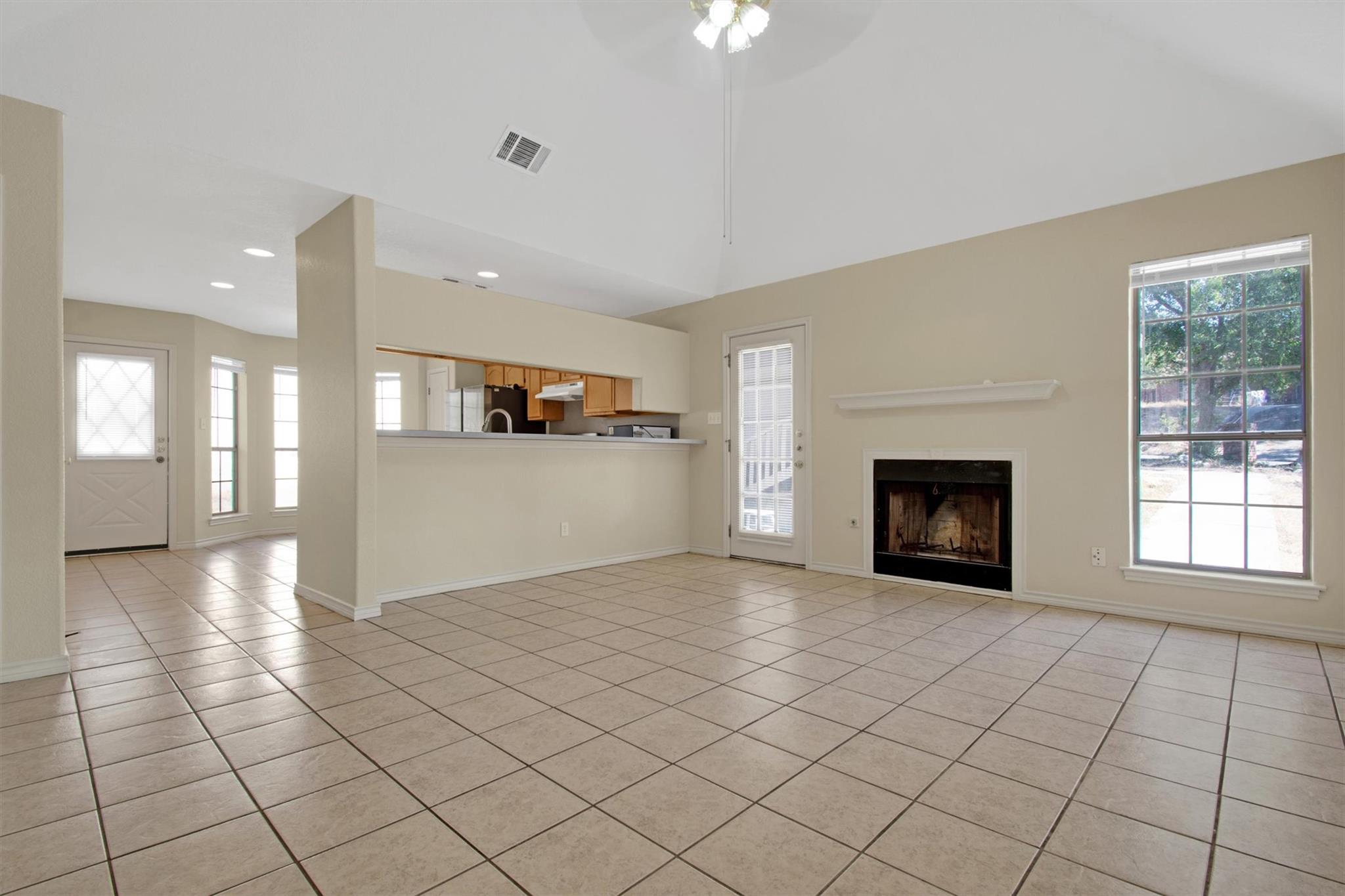 2016 Castle Gate Cir Property Photo 4
