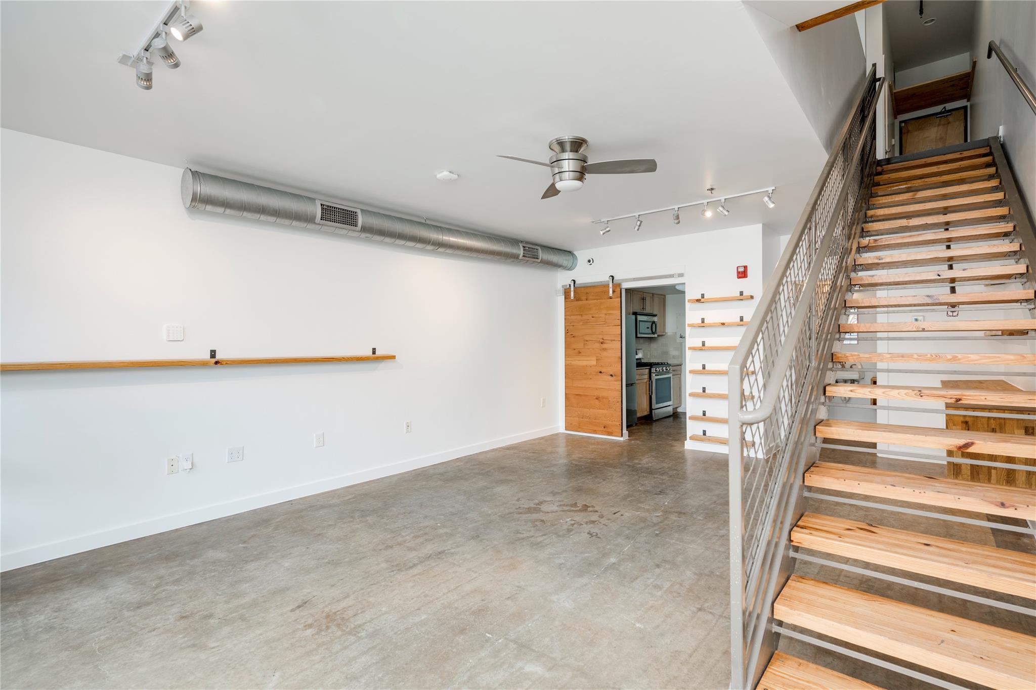1601 E Cesar Chavez St #104 Property Photo 3