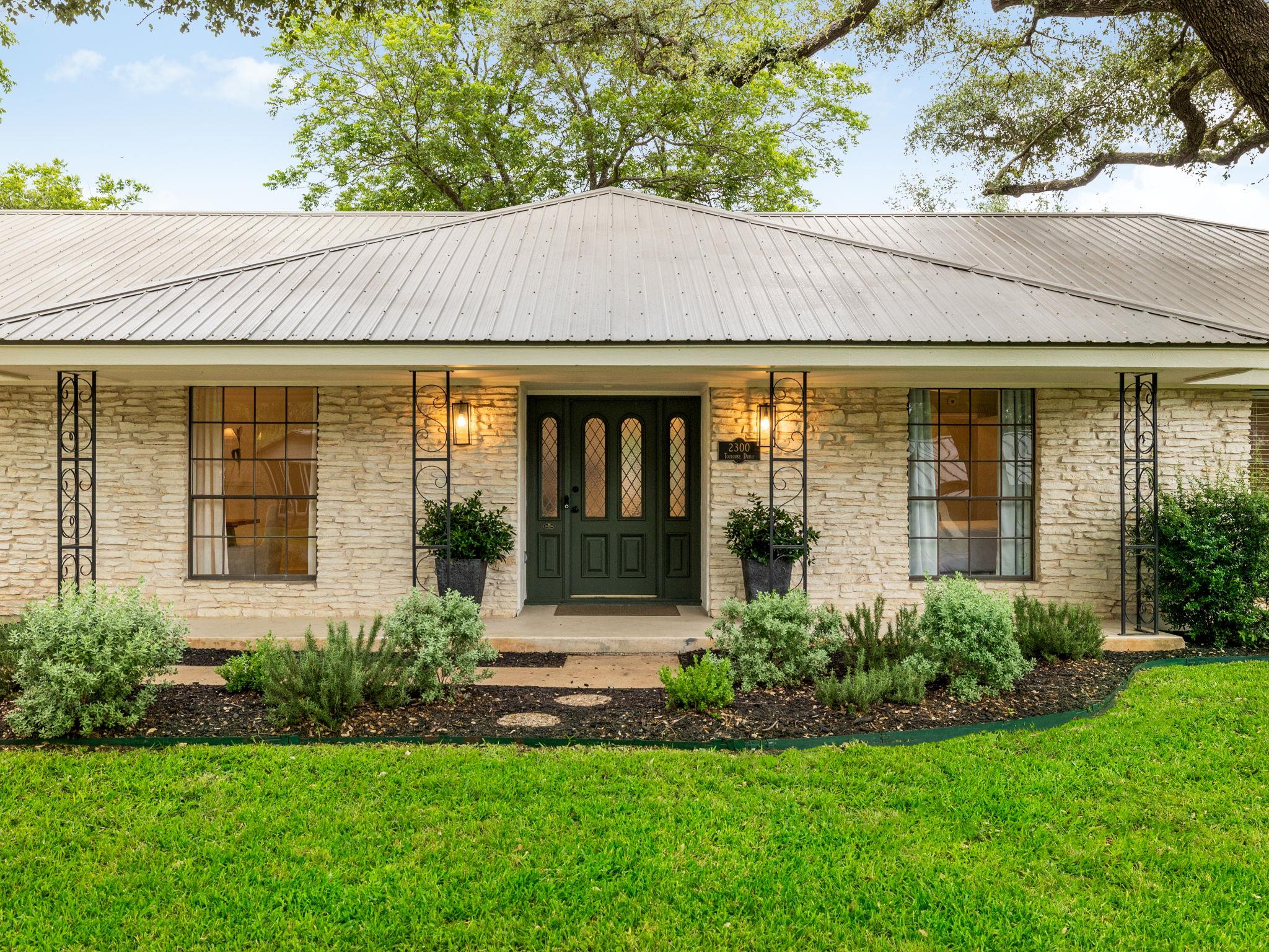 2300 Toulouse Dr Property Photo