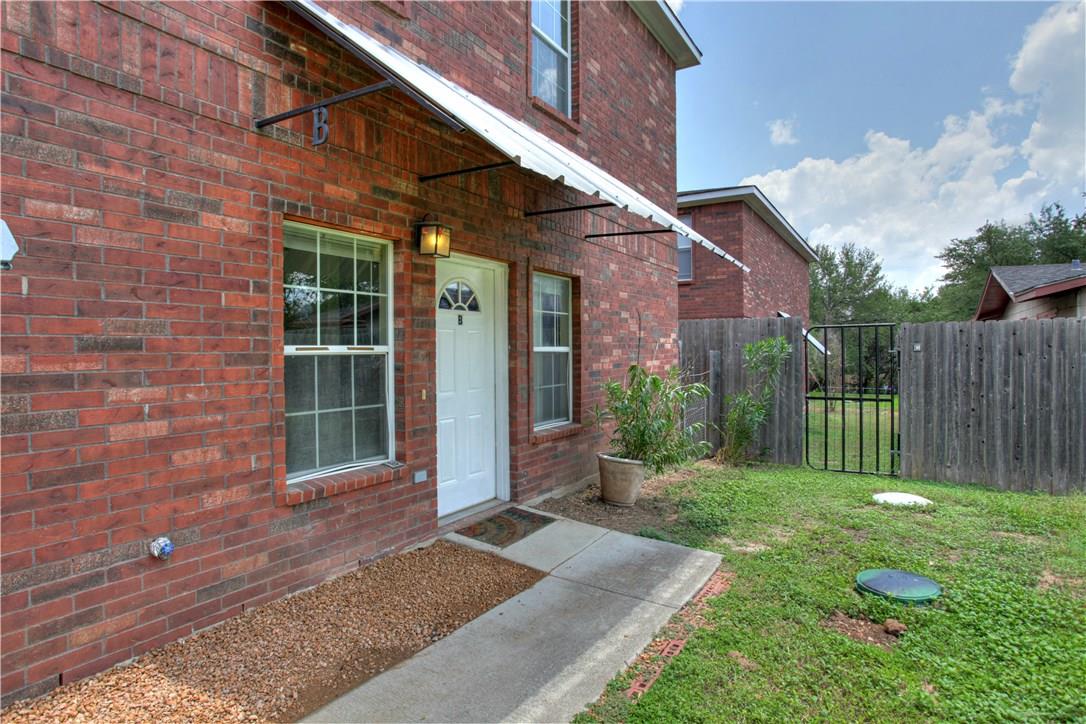 1105 N Cuernavaca Dr #a & B Property Photo 3
