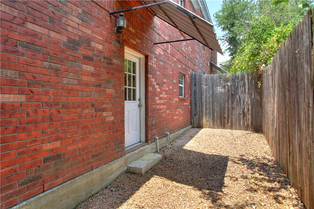 1105 N Cuernavaca Dr #a & B Property Photo 18