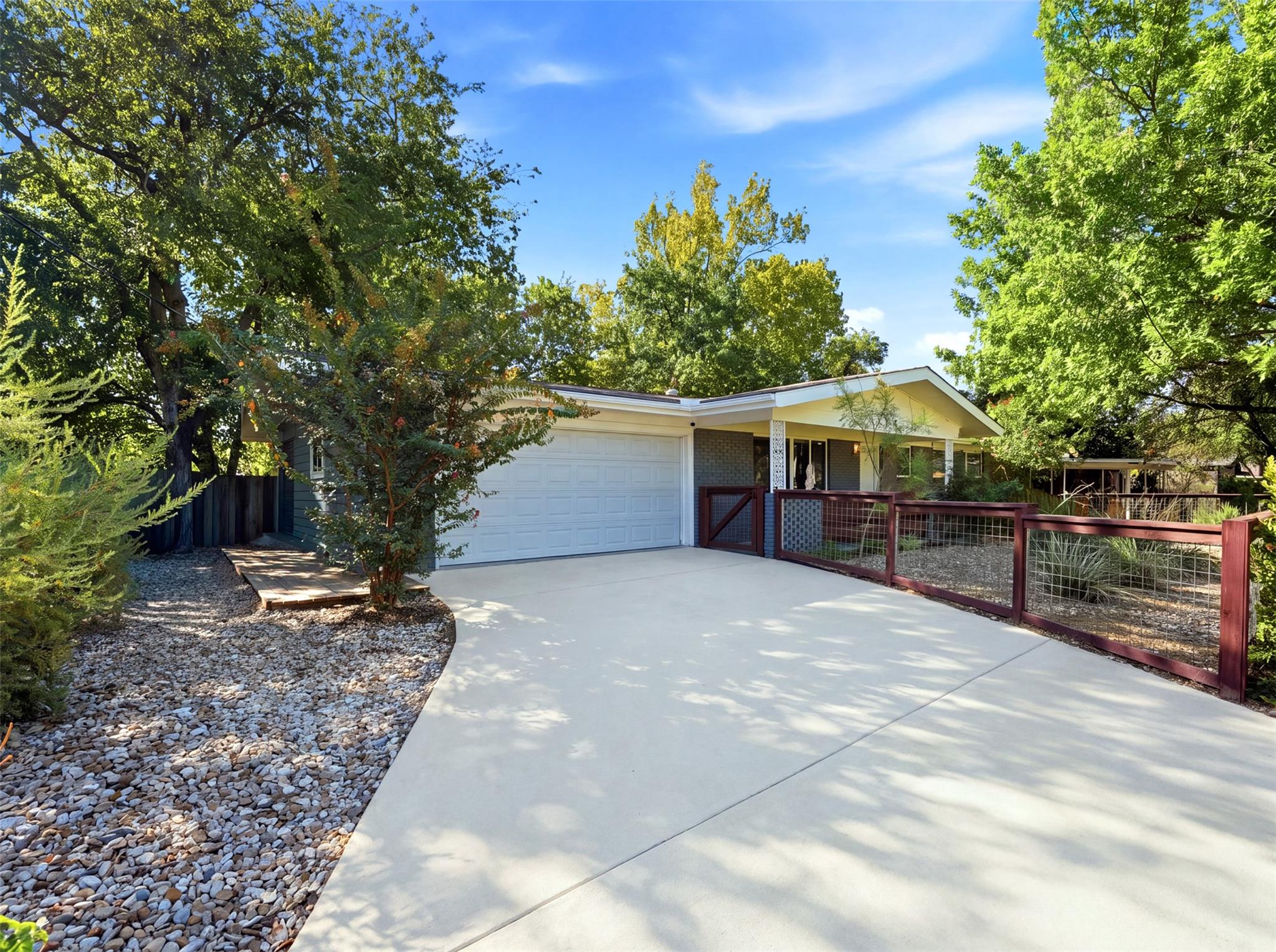 5607 Berkman Dr Property Photo 3