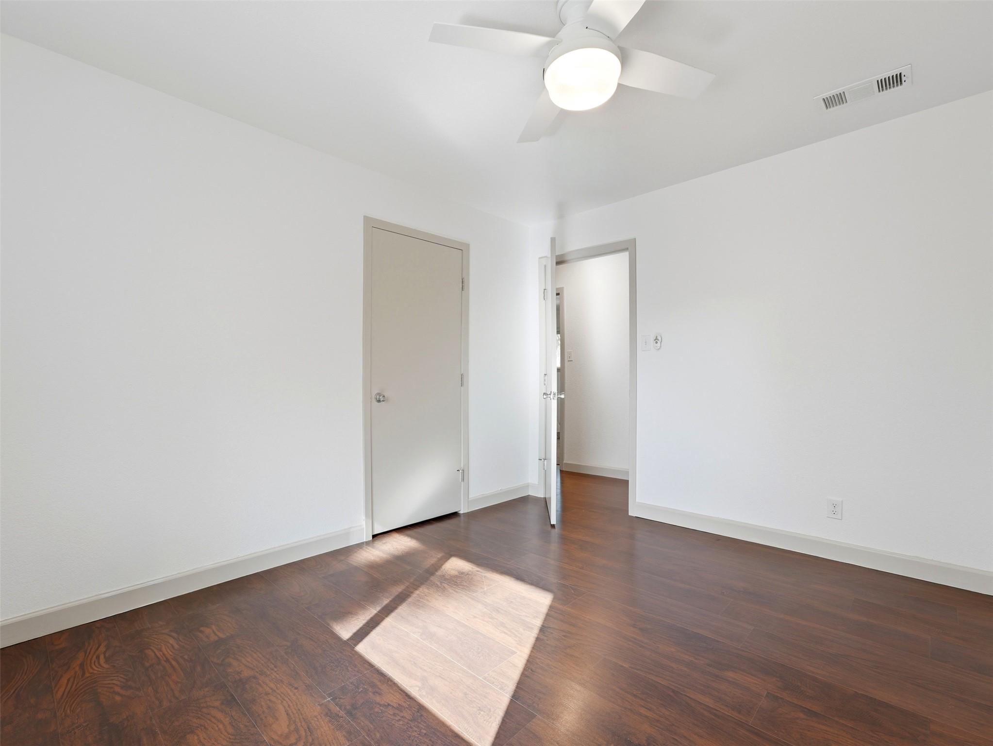 5607 Berkman Dr Property Photo 16
