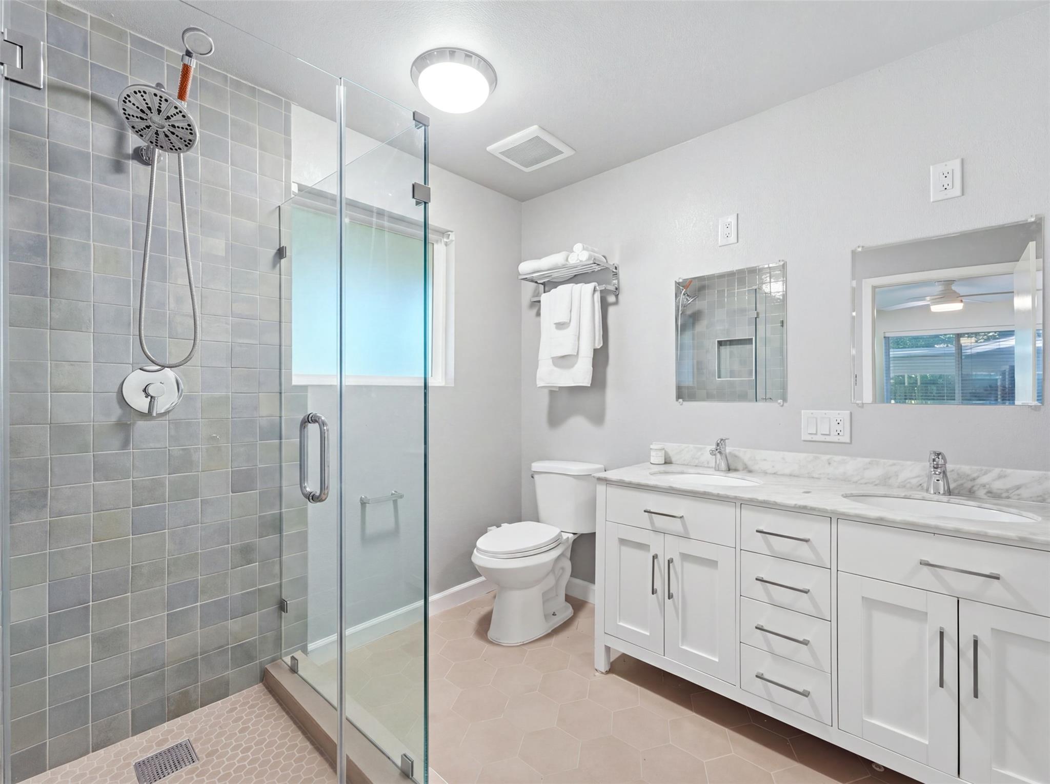 5607 Berkman Dr Property Photo 17
