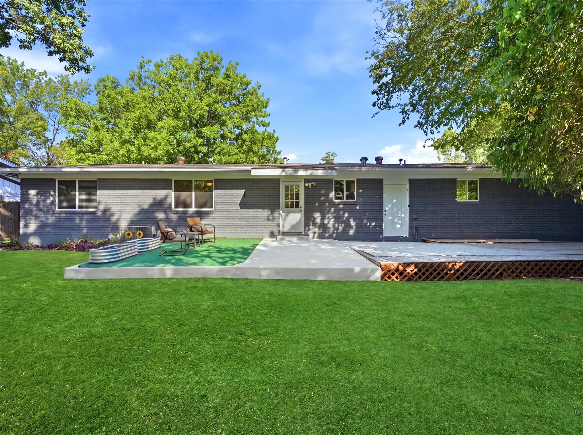 5607 Berkman Dr Property Photo 24
