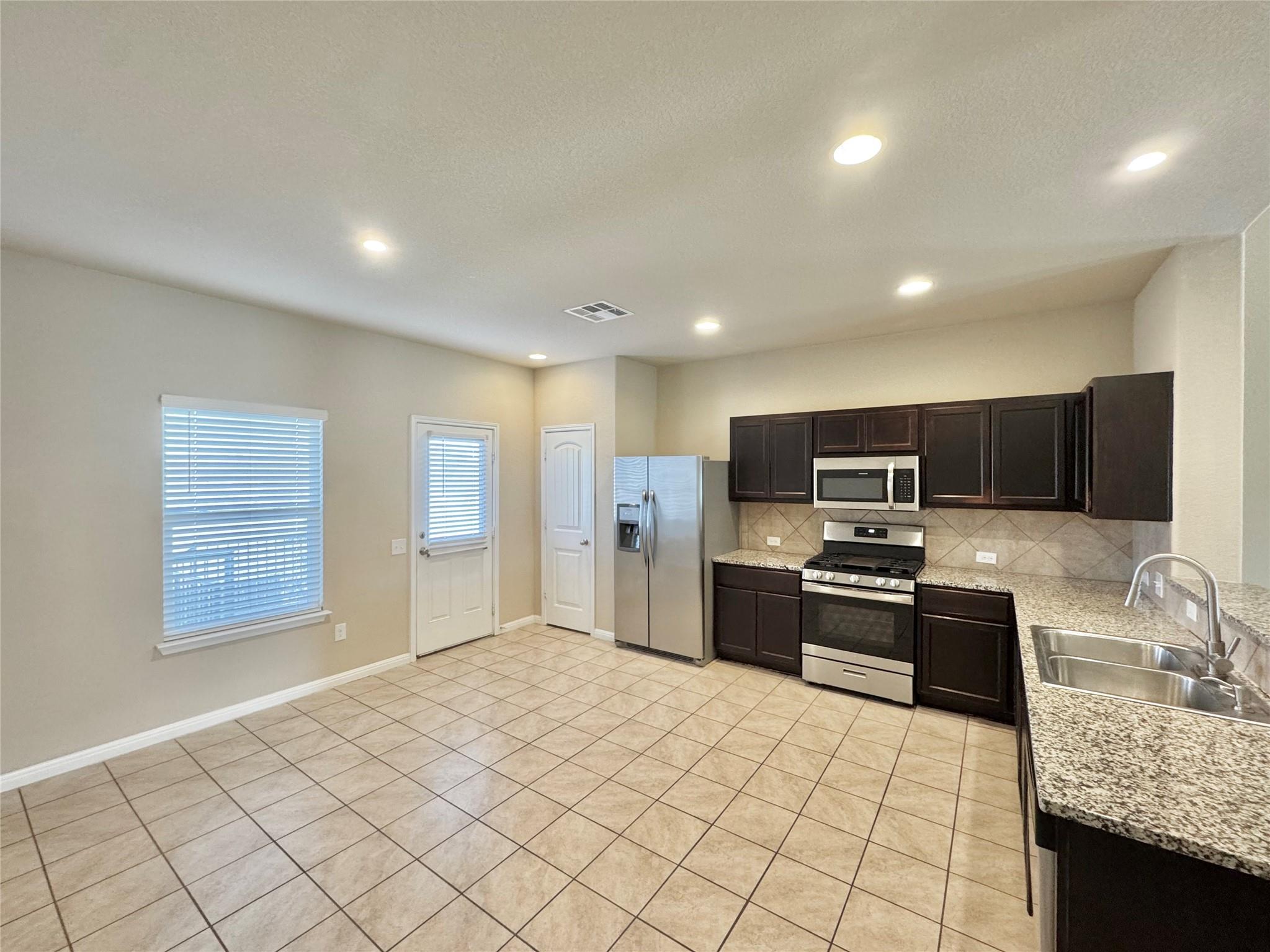 1521 Maier Dr Property Photo 4