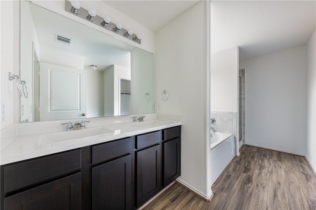 11901 Roscommon Trl Property Photo 17