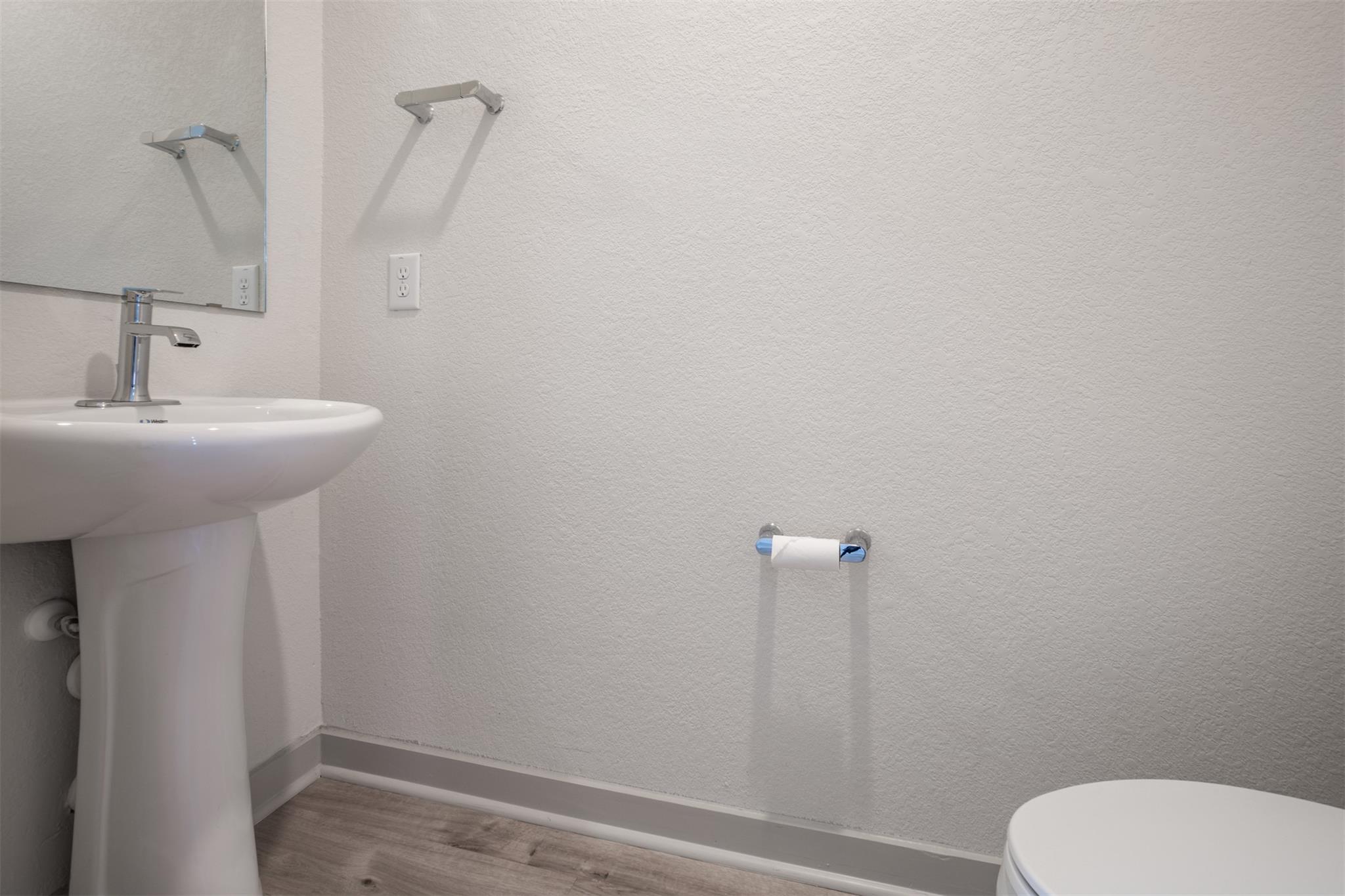2100 Tucker Ln Property Photo 5