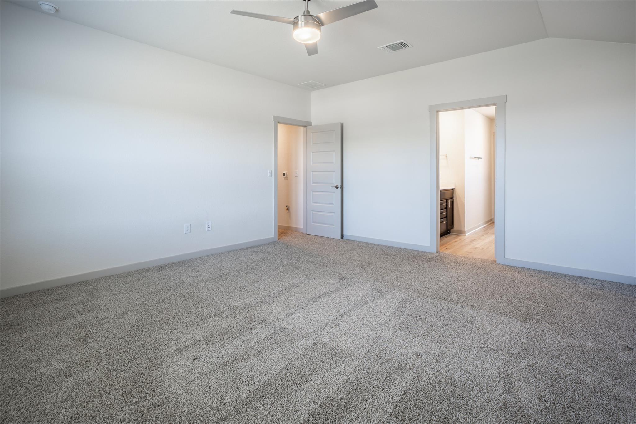 2100 Tucker Ln Property Photo 14