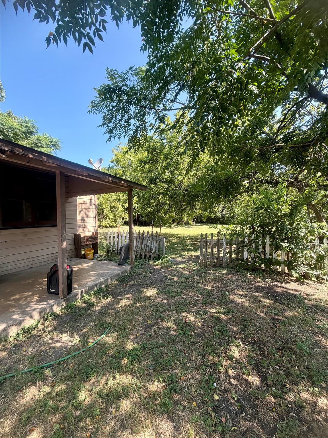 405 N Burleson St #c Property Photo 2