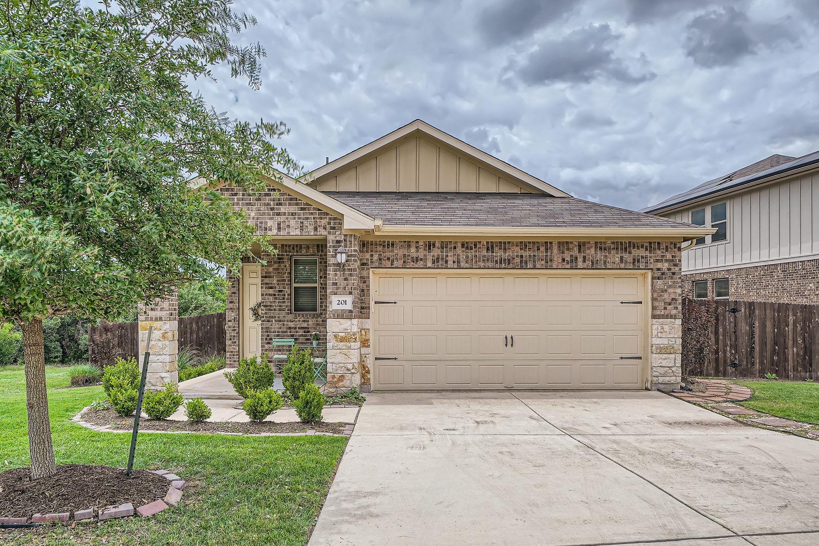 201 Dipprey Ln Property Photo