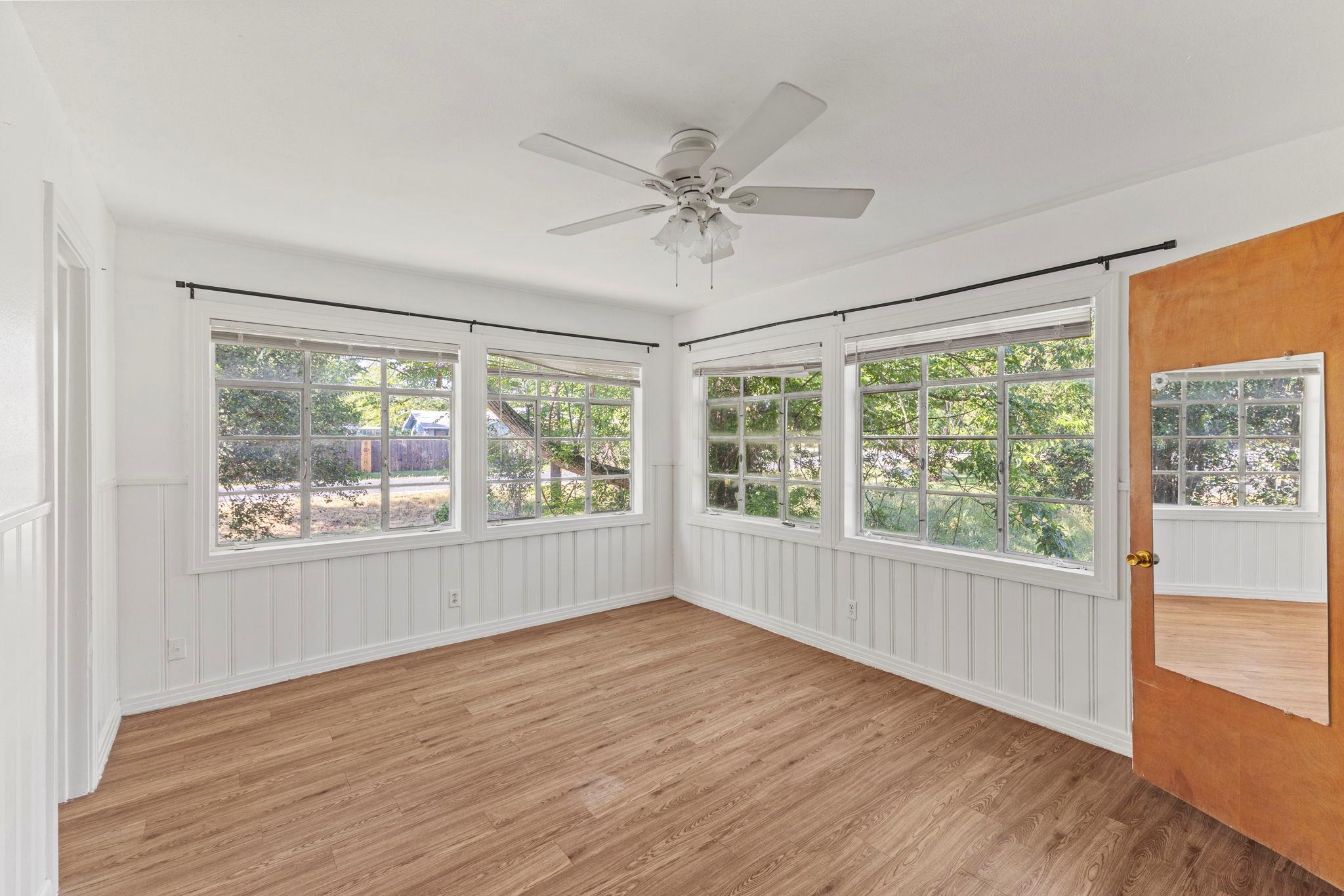 108 W Austin St #b Property Photo 2