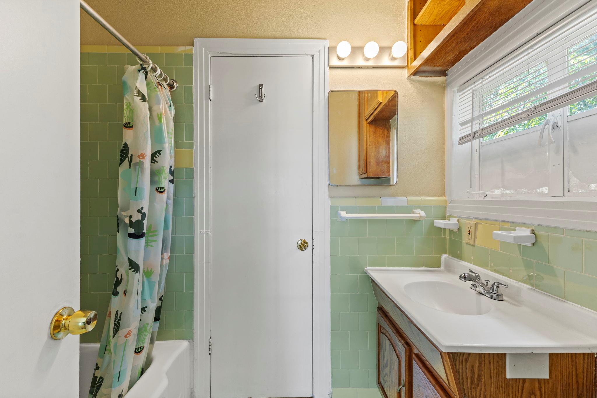 108 W Austin St #b Property Photo 4