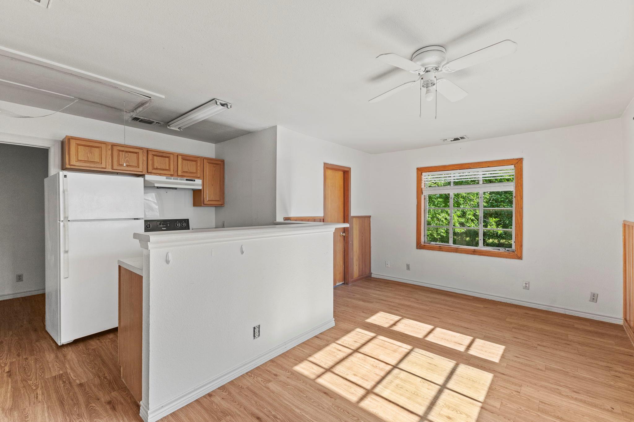 108 W Austin St #b Property Photo 5