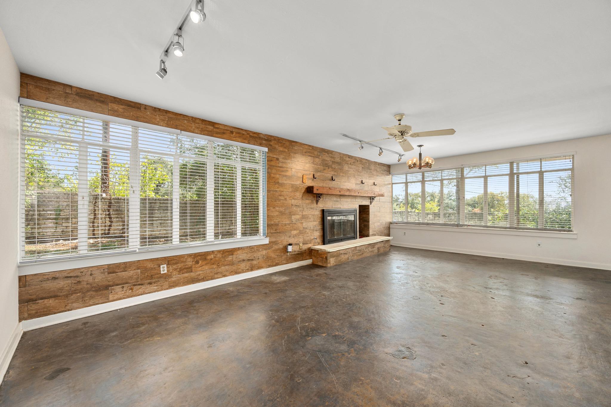 2100 Highgrove Ter Property Photo 6