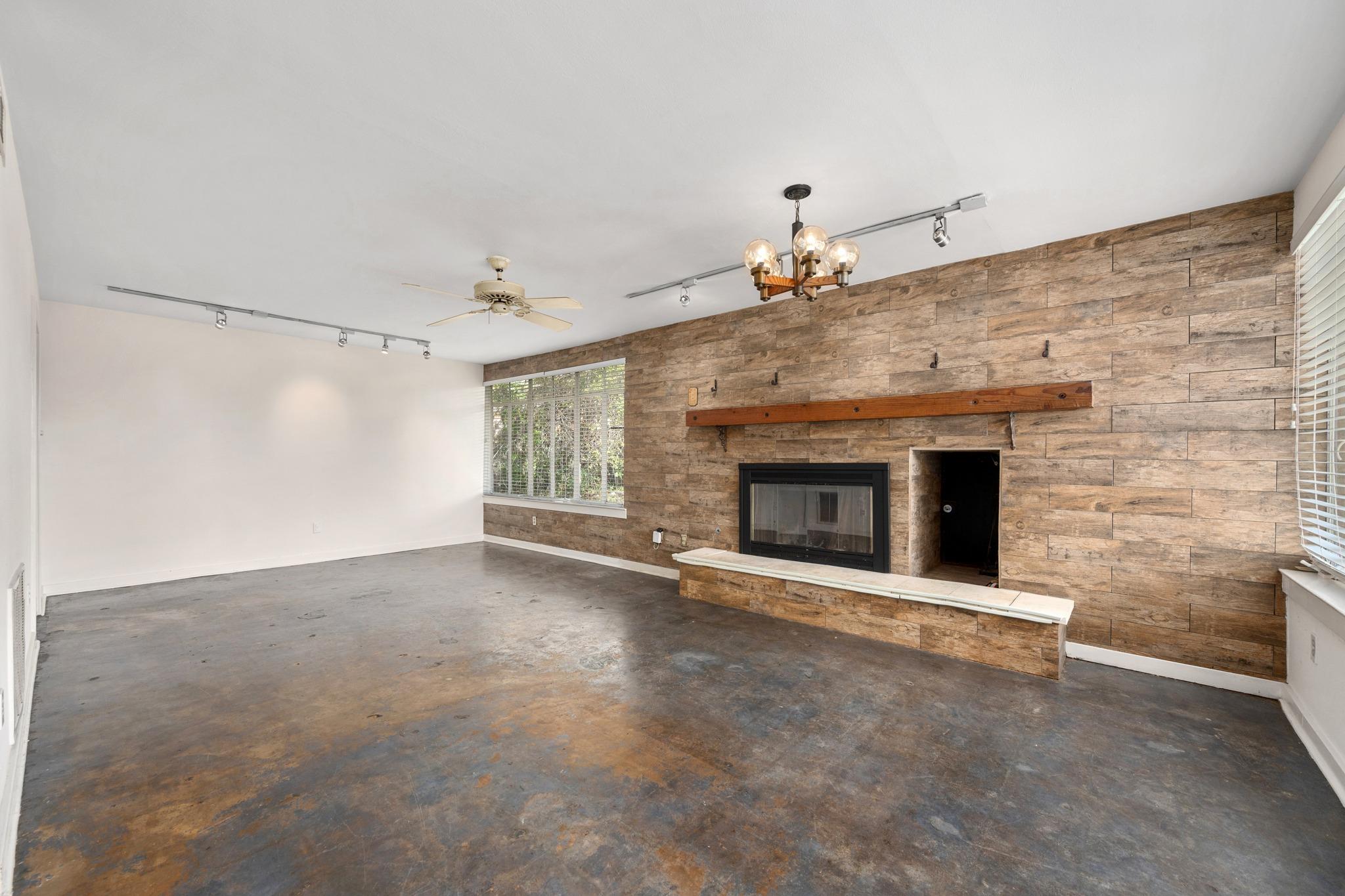 2100 Highgrove Ter Property Photo 7