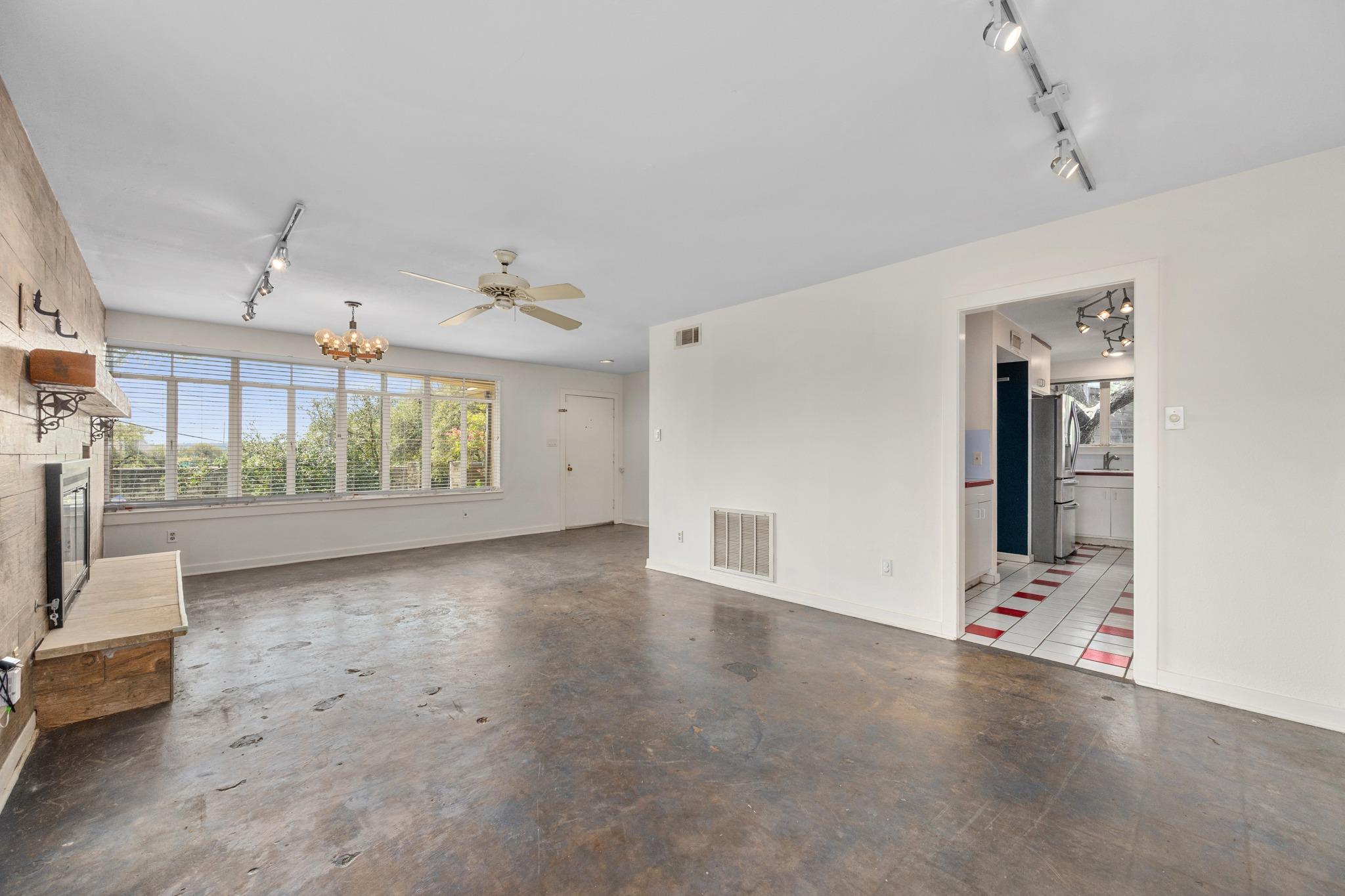 2100 Highgrove Ter Property Photo 8