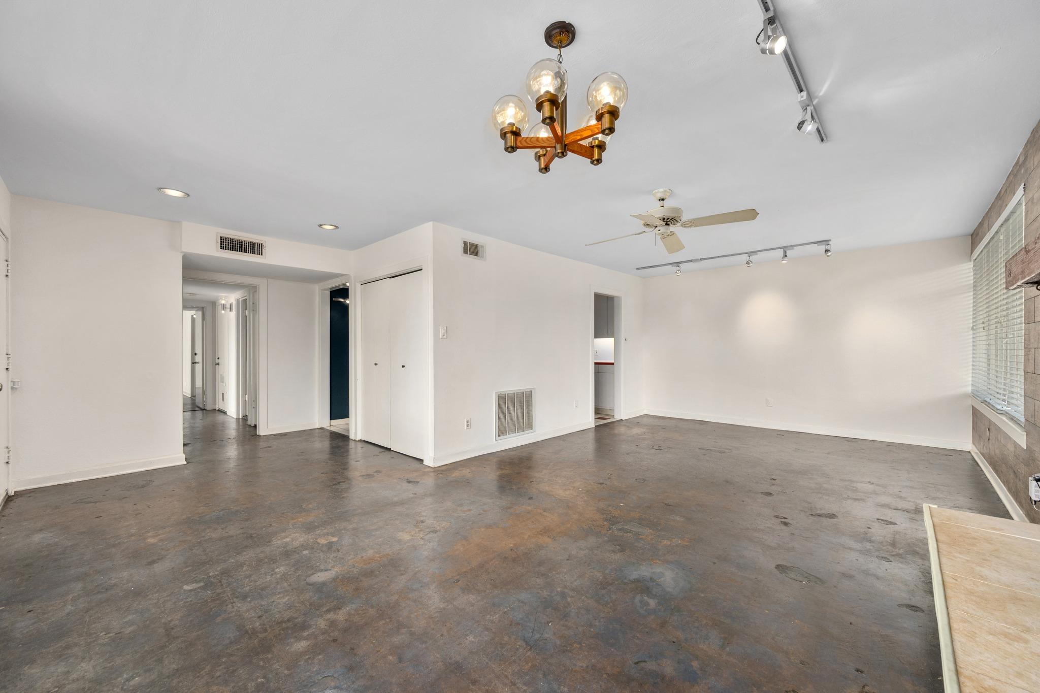 2100 Highgrove Ter Property Photo 9