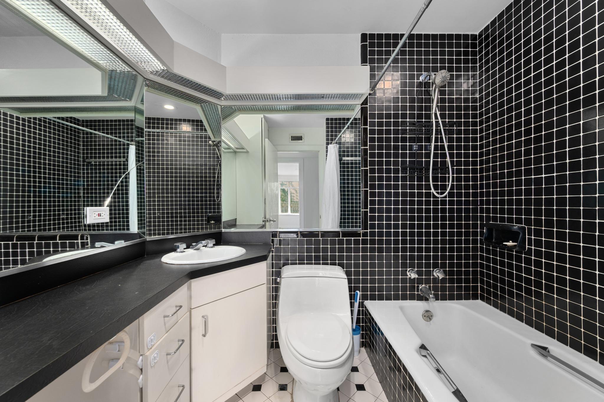 2100 Highgrove Ter Property Photo 15