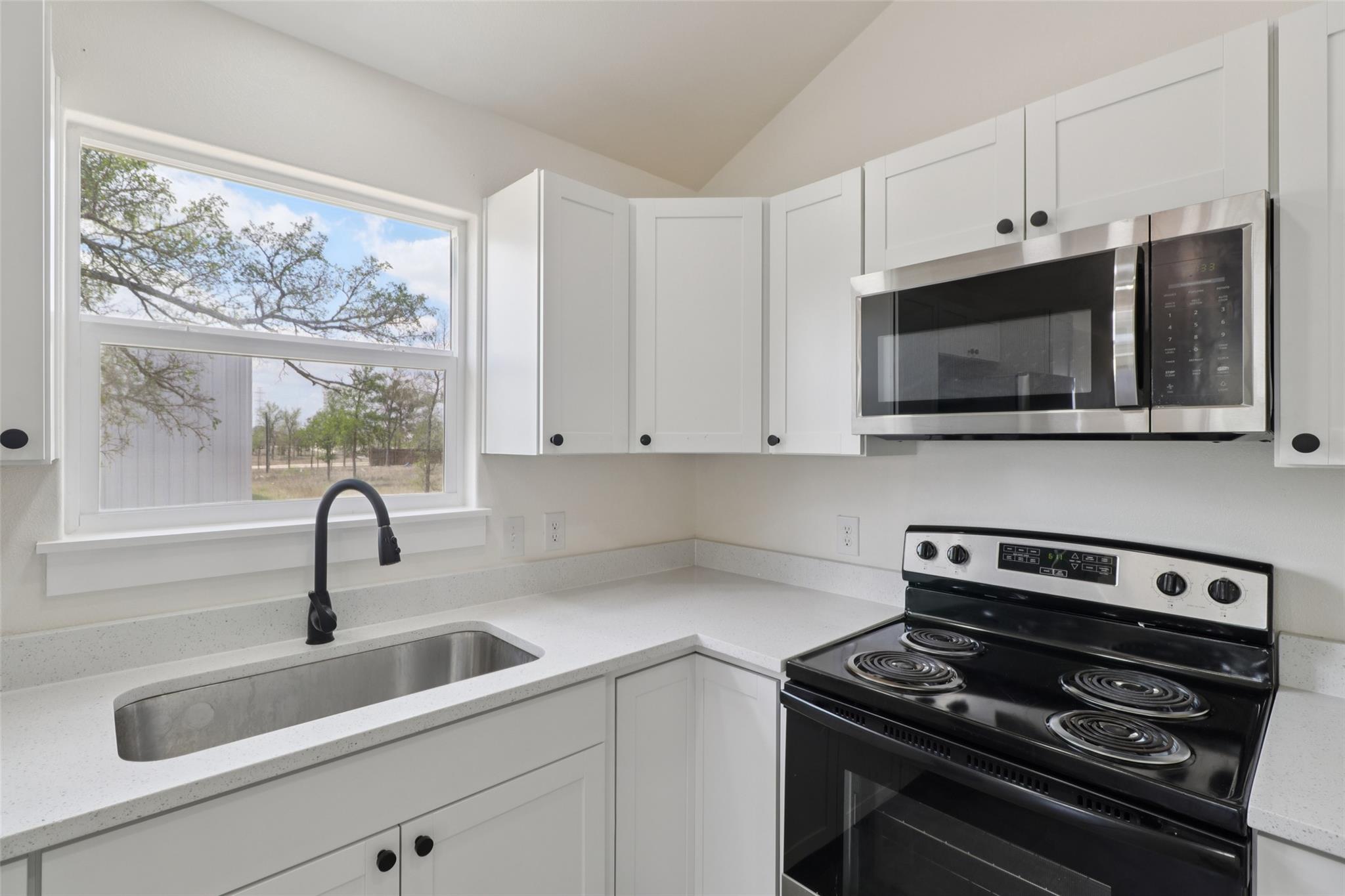 1087 Schubert Ln #c Property Photo 9