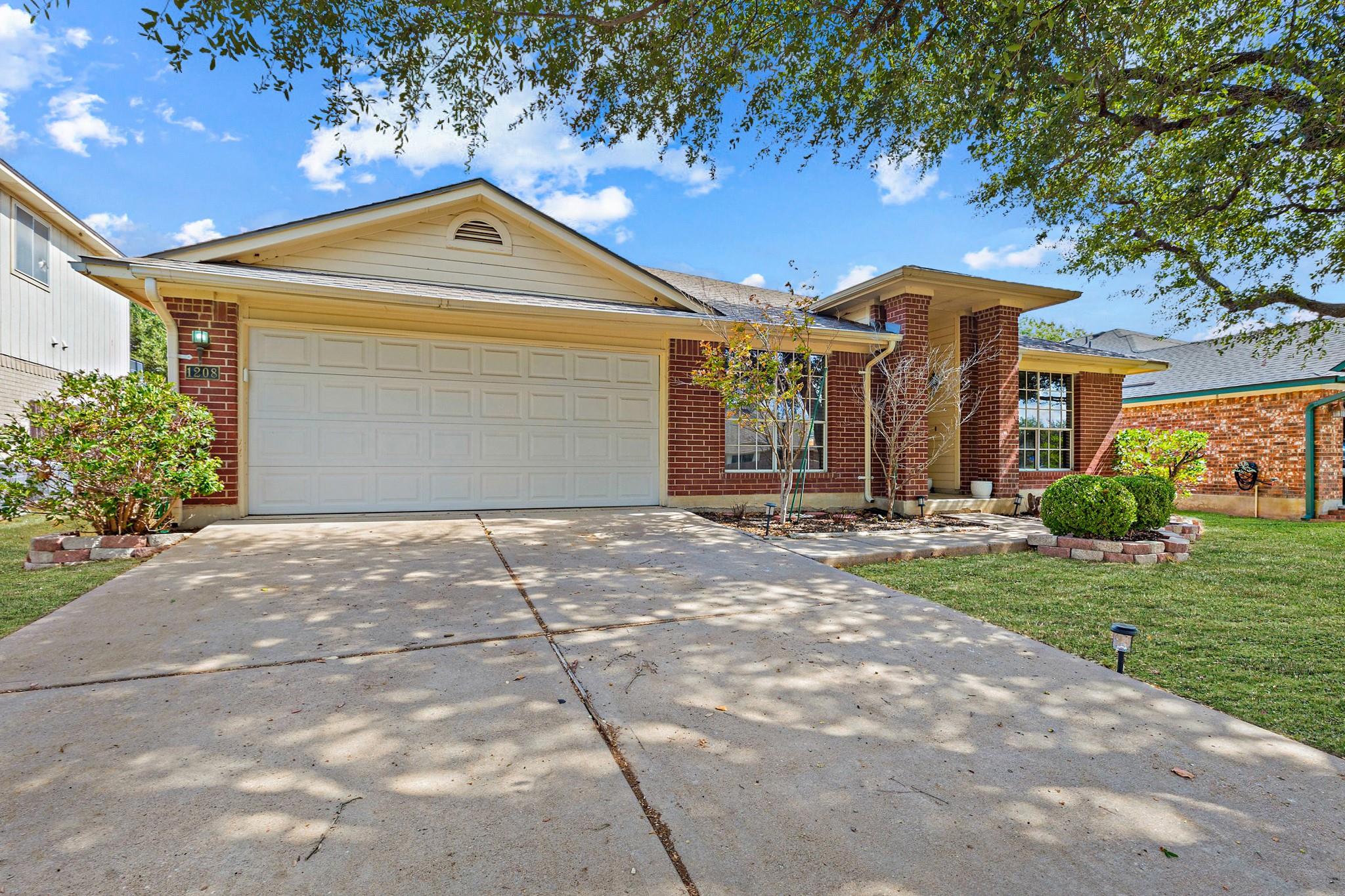 1208 Lochaline Loop Property Photo 1